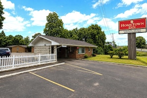 A motel with a signboard advertising 'HomeTown Inn' and 'Clean Rooms - Low Rates.' - Hometown Inn Rocky Mount VA (Rocky Mount)