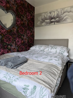 Room - Charming 2 bedroom house in Shipley (Bradford, Shipley)