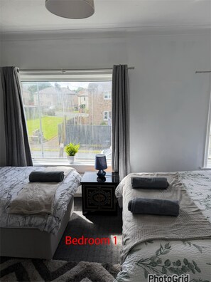 Room - Charming 2 bedroom house in Shipley (Bradford, Shipley)