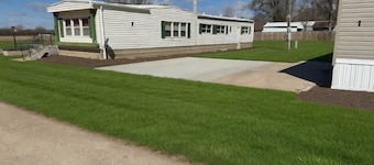 3-bedroom mobile home in pleasant Hanover with AC