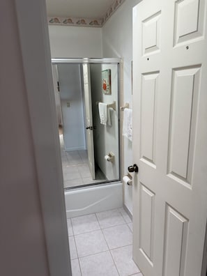 Towels, soap - Waterfront Lemon Bay Condo 2 Bed & Full Kitchen -Beach access & Boat dock (Englewood)