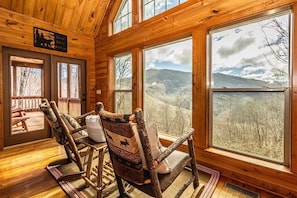 Interior - Millstone Lodge Cabin (Bryson City)