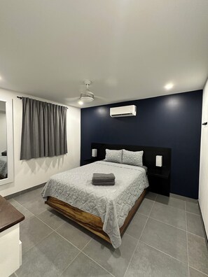 4 habitaciones, tabla de planchar con plancha, wifi y ropa de cama 