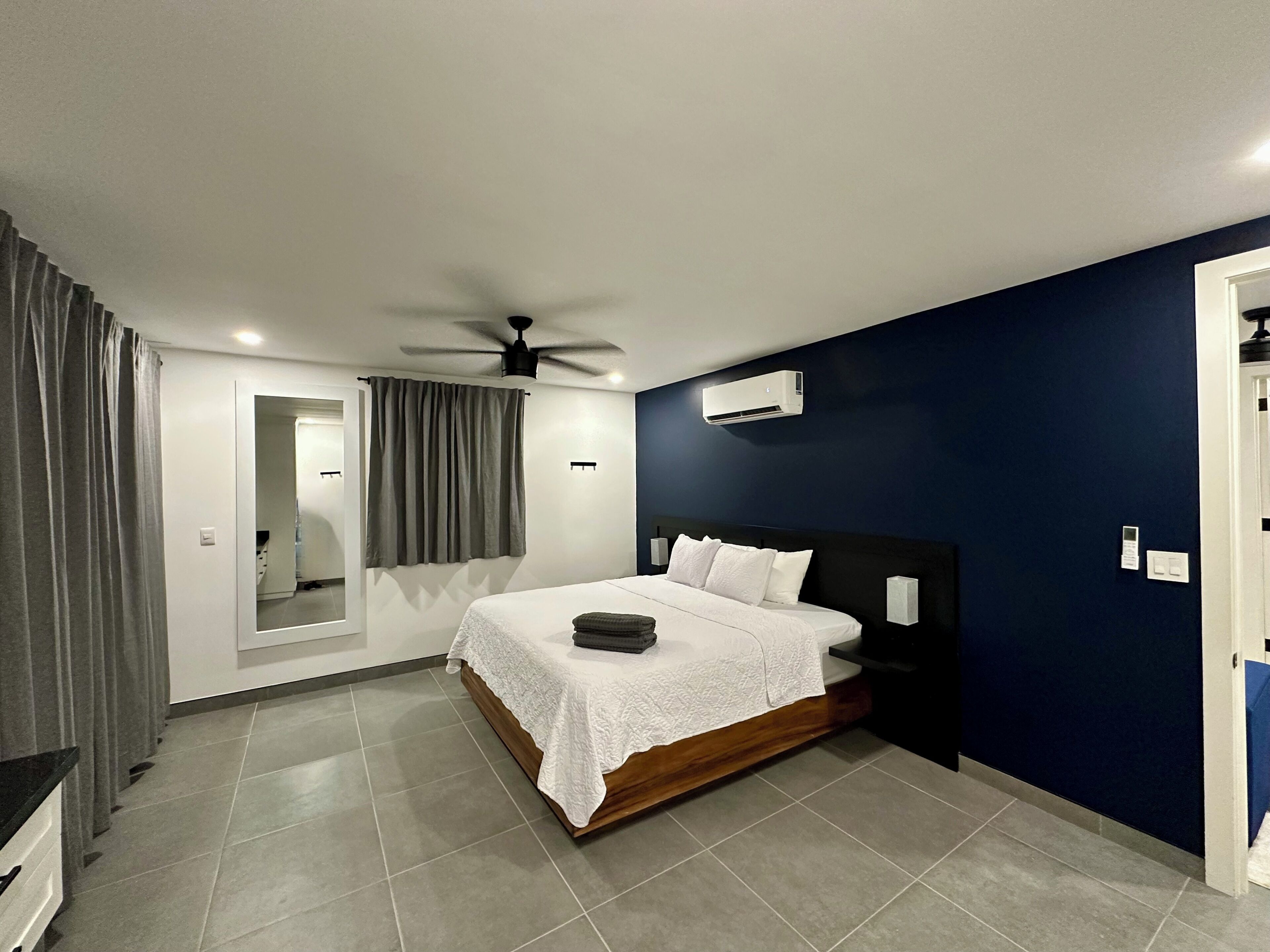 4 bedrooms, iron/ironing board, WiFi, bed sheets