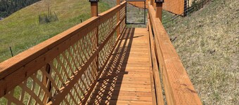 Bear Country Tiny House in Lenore on the river