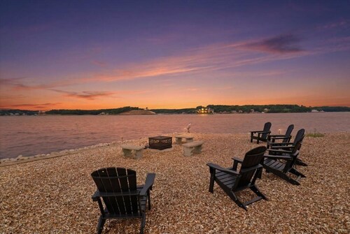 19MM w/ Dock, Boat & PWC Slips, Views, Game Room, Fire Pit & 2-Story Deck