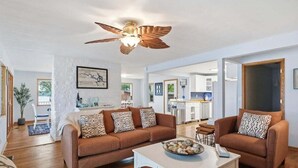 Smart TV, table football, ping pong, books - 19MM w/ Dock, Boat & PWC Slips, Views, Game Room, Fire Pit & 2-Story Deck (Osage Beach)