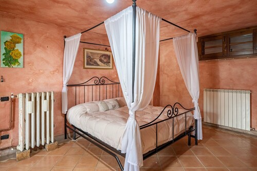 Colle Calzolaro 8, Emma Villas