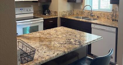 COZY CONDO IN RANCHO MIRAGE.......OCTOBER 2026 SPECIALS!!!! 949-275-1999