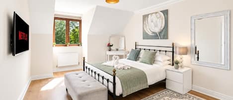 Desk, iron/ironing board, travel cot, WiFi