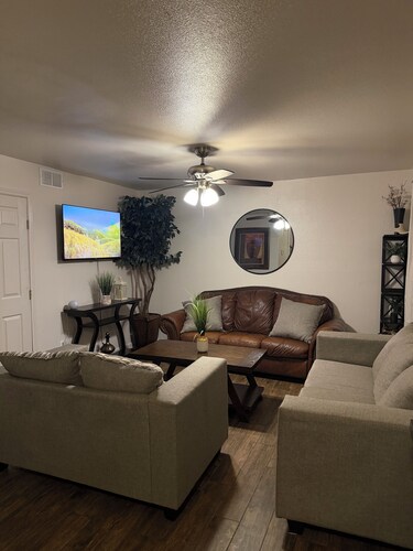 3-bedroom house in charming Fort Worth with AC for relaxing stays
