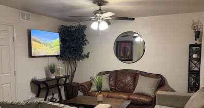 3-bedroom house in charming Fort Worth with AC for relaxing stays