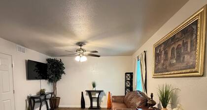 3-bedroom house in charming Fort Worth with AC for relaxing stays