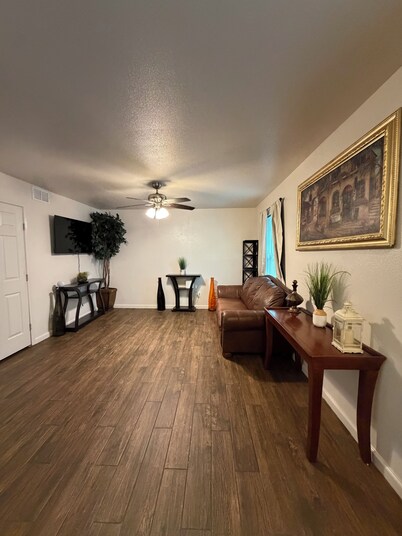 3-bedroom house in charming Fort Worth with AC for relaxing stays