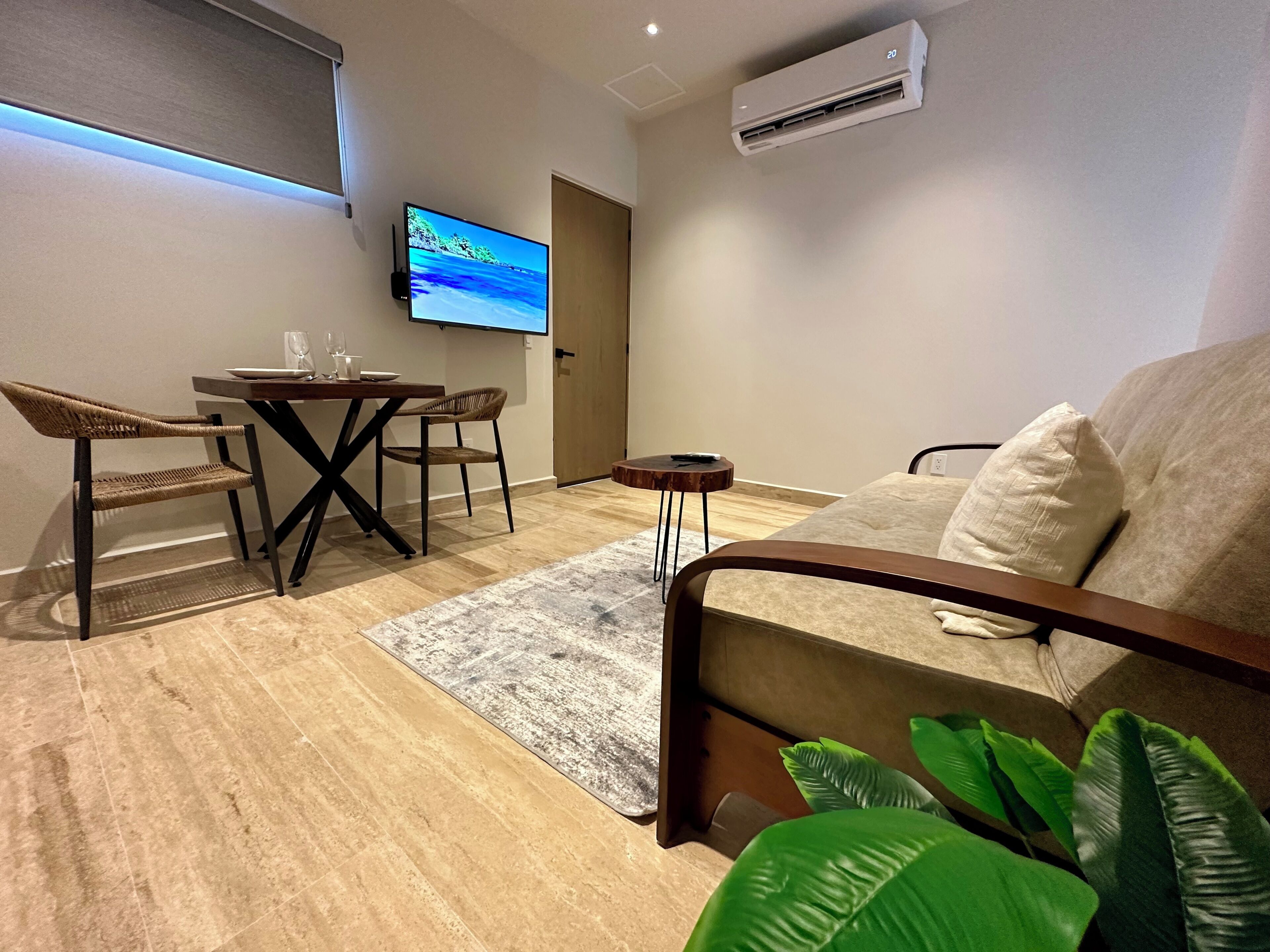 Departamento, balcón, vista al patio | Área de sala de estar