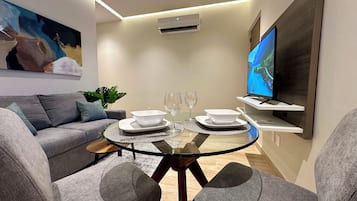 Apartment, 1 King Bed with Sofa bed, Balcony, Pool View | Dining