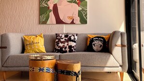 Căn hộ Deluxe, ban công, quang cảnh thành phố | Khu phòng khách