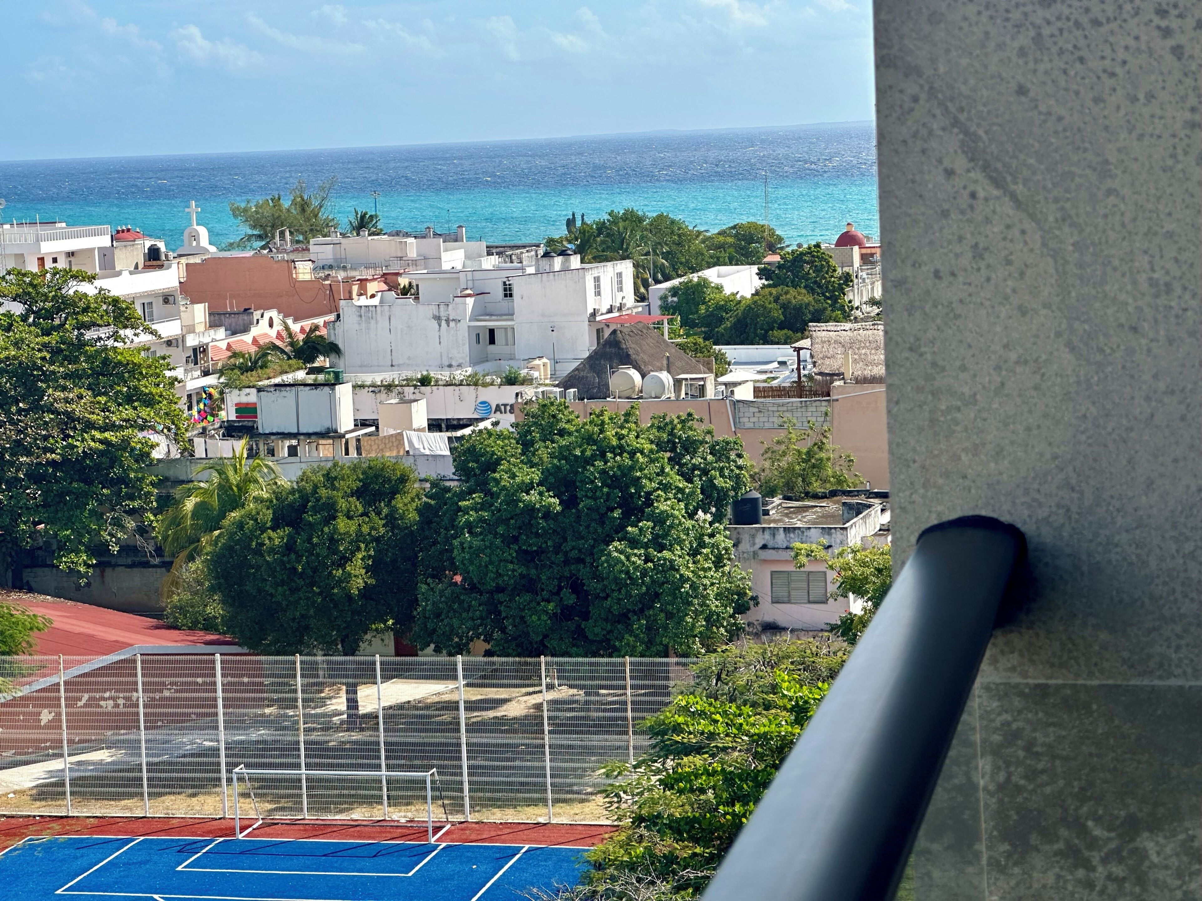 Appartement, balkon, gedeeltelijk uitzicht op oceaan | Sportveld