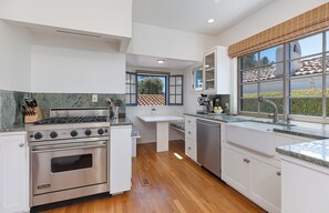 Private kitchen - Spanish Bungalow conveniently located to Coast Village Road and Butterfly Beach (Montecito)