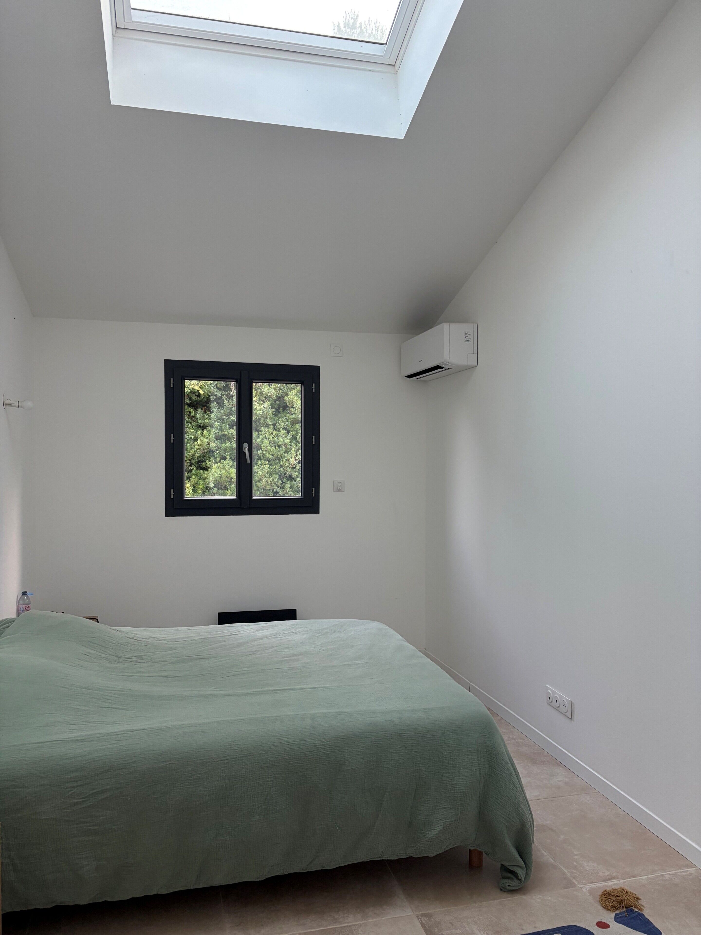 4 bedrooms, iron/ironing board, Internet, bed sheets