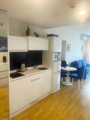 Fridge, cookware/dishes/utensils - Beautiful Apartment with sea view (Batumi)
