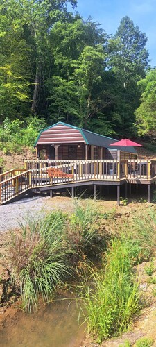 Cozy 1-bedroom cabin in tranquil Sneedville, TN. with AC secluded on 30 acres