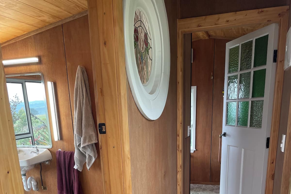 Basic Shared Dormitory, Bay View | Bathroom