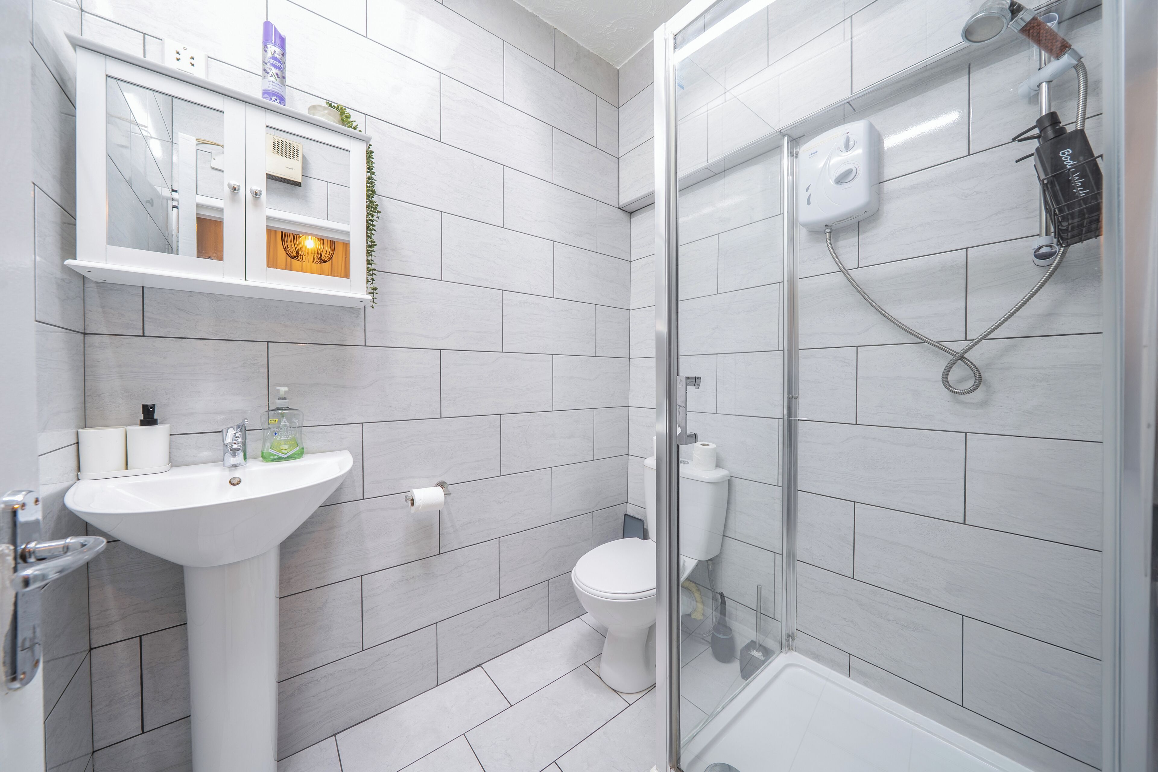 One-Bedroom Deluxe Apartment 6 City Cent Manchester | Bathroom | Shower, hair dryer, towels, soap