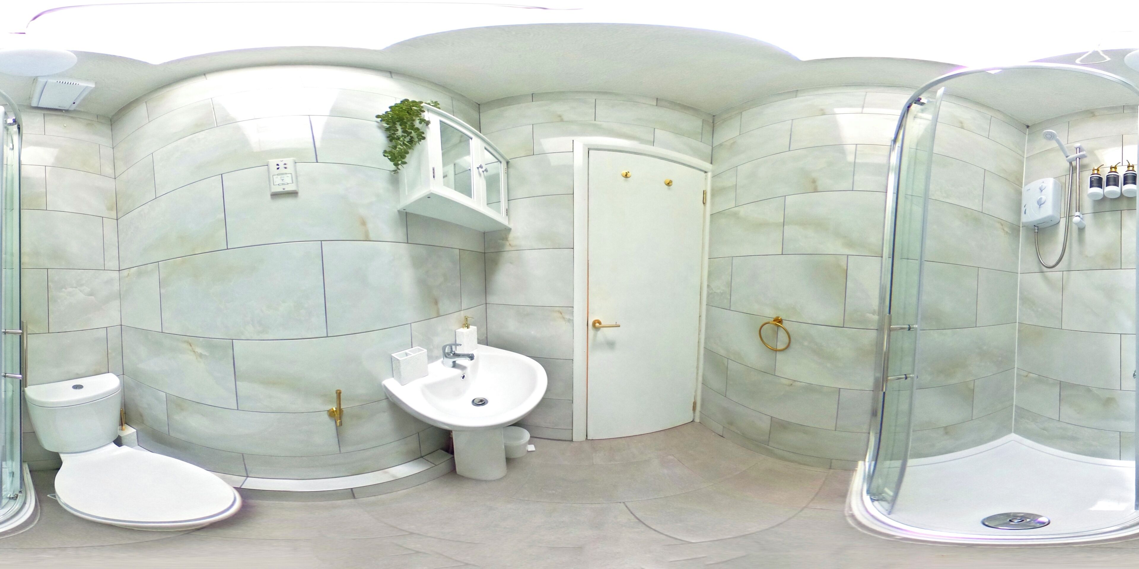 One-Bedroom Deluxe Apartment 6 City Cent Manchester | Bathroom | Shower, hair dryer, towels, soap
