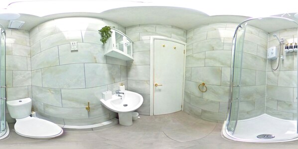 One-Bedroom Deluxe Apartment 6 City Cent Manchester | Bathroom | Shower, hair dryer, towels, soap
