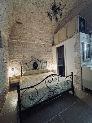 1 bedroom, WiFi - Quaint 1-bedroom house with AC in charming Alberobello (Alberobello)