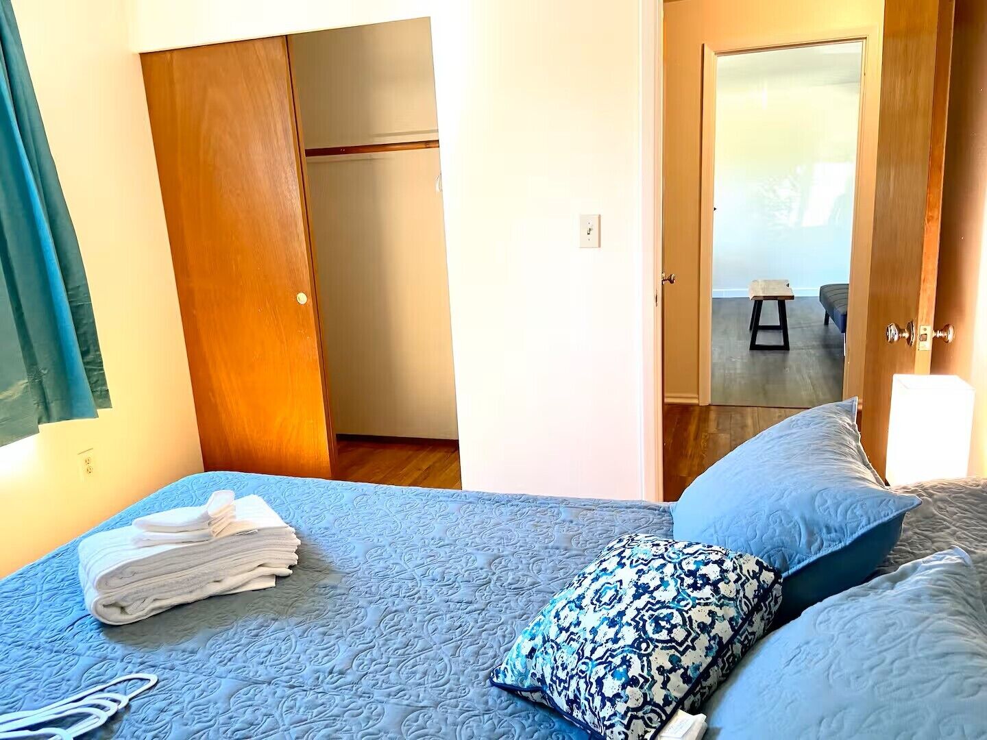 Iron/ironing board, WiFi, bed sheets