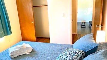 Iron/ironing board, WiFi, bed sheets