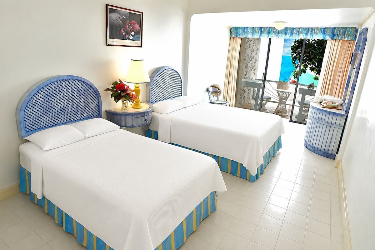 Double Room, Beach View | WiFi (free)