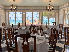 Breakfast, lunch and dinner served -  Sunny Beach Inn (Ocho Rios)