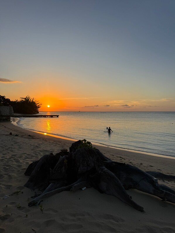 Beach - Shaw Park Beach Hotel at Sunny Beach Inn (Ocho Rios)