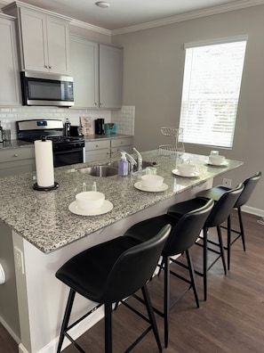 Private kitchen - Phenomenal 5-bedroom house with AC in charming Fairburn (Fairburn)