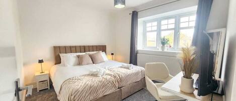 5 bedrooms, iron/ironing board, free WiFi, bed sheets