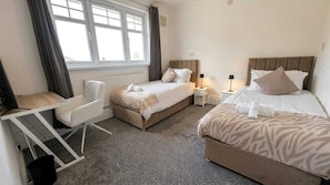 Iron/ironing board - Birmingham Spacious 5BR house, family & contractor friendly near M6 & M5 (Birmingham)
