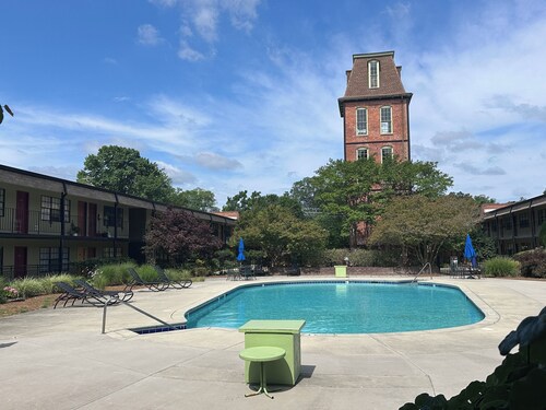 Historic Condo Near DT Durham & Duke w/ Pool*OPEN*