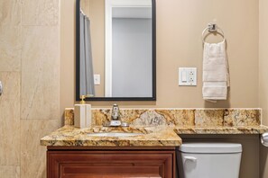 Bathroom - Luxury O'Hare Stay (Bensenville)