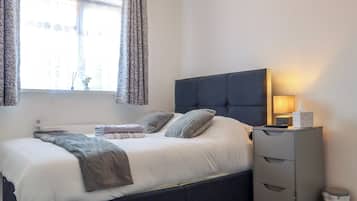 3 Schlafzimmer, Schreibtisch, Bügeleisen/Bügelbrett, kostenloses WLAN