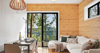 Hudsons Hideaway - Cosy Eco Cabin, Rainforest Walks, Peaceful Location