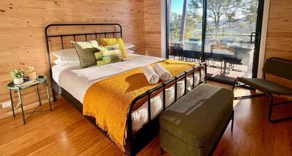 Hudsons Hideaway - Cosy Eco Cabin, Rainforest Walks, Peaceful Location