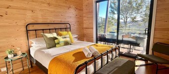 Hudsons Hideaway - Cosy Eco Cabin, Rainforest Walks, Peaceful Location
