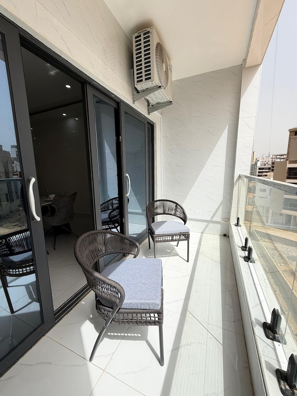 Outdoor dining - 301: 2-bedroom apartment in quaint Dakar with AC for a relaxing stay (Dakar)