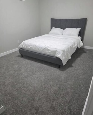 2 bedrooms, WiFi, bed sheets - Modern 2BR Suite | King Bed | Private Entrance I Glacier Ridge NW Calgary (Calgary)