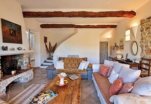 Fernseher, Kamin