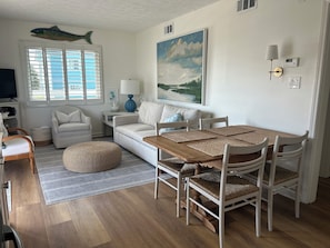 Smart TV - The Salty Mermaid - Designer furnished PERFECT couples get-a-way! (Carolina Beach)