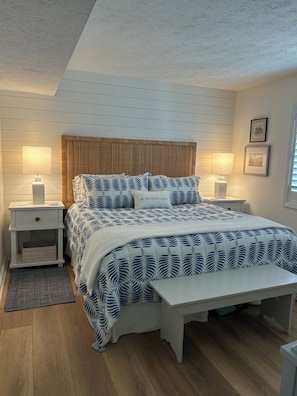 1 bedroom, free WiFi, bed sheets - The Salty Mermaid - Designer furnished PERFECT couples get-a-way! (Carolina Beach)